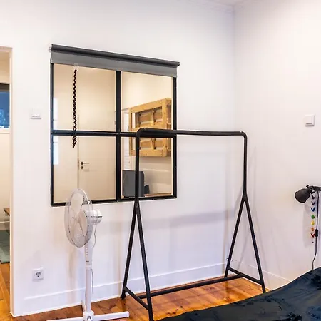 Cozy First Floor Flat Near Almirante Reis Apartment