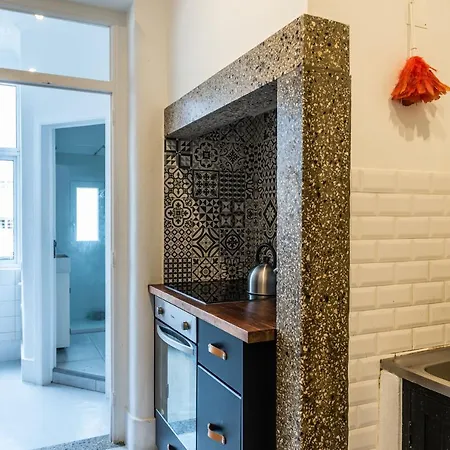 Cozy First Floor Flat Near Almirante Reis * Lissabon