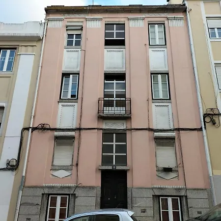 Cozy First Floor Flat Near Almirante Reis *