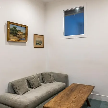 Cozy First Floor Flat Near Almirante Reis Apartment *