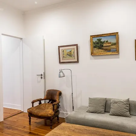 Cozy First Floor Flat Near Almirante Reis Apartment *