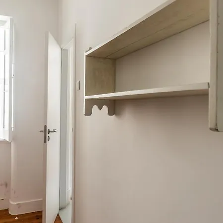 Apartment Cozy First Floor Flat Near Almirante Reis