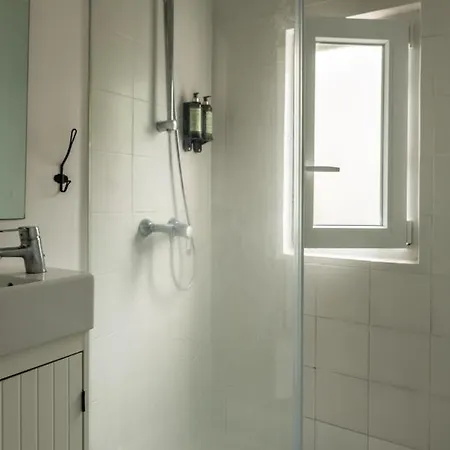 Cozy First Floor Flat Near Almirante Reis Apartment