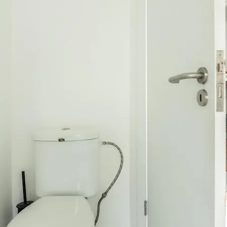 Cozy First Floor Flat Near Almirante Reis * Lissabon