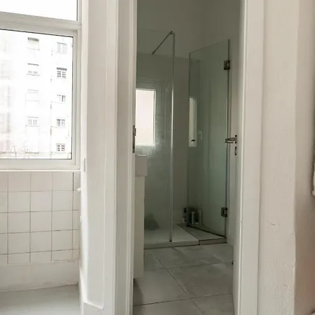 Cozy First Floor Flat Near Almirante Reis Lisboa