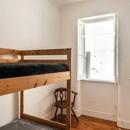 Cozy First Floor Flat Near Almirante Reis